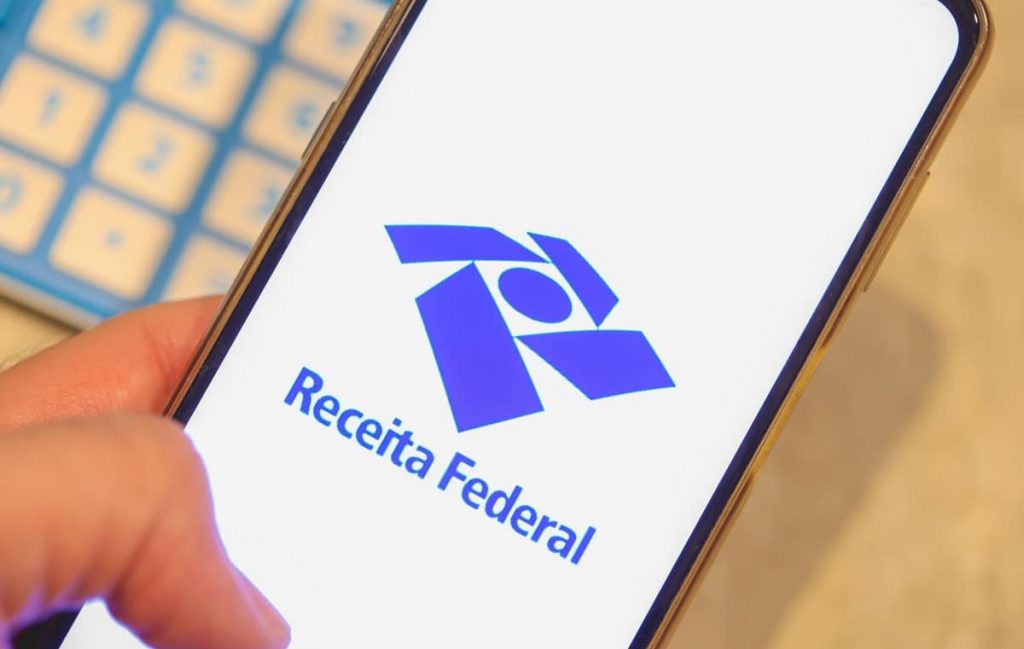 celular com logo receita federal Economize com Alíquotas Reduzidas: Oportunidade para Proprietários de Alto Padrão